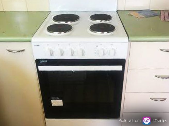 https://mrelectricelectriciangeelong.com.au/wp-content/uploads/2018/02/5-Things-to-Consider-when-Buying-Electric-Ovens-1-655x491.jpg